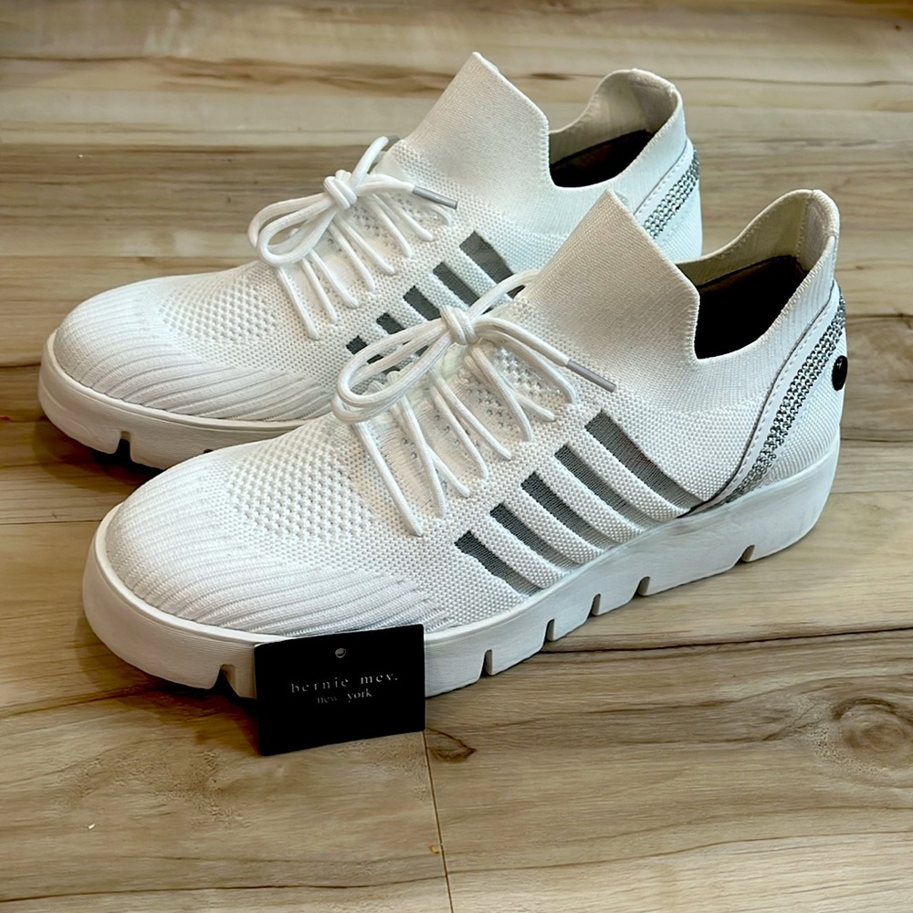 NWOT Bernie Mev. New York FX Bernice sneakers.
